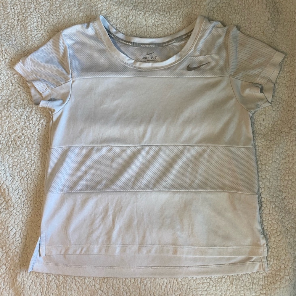 White Nike Run dry fit